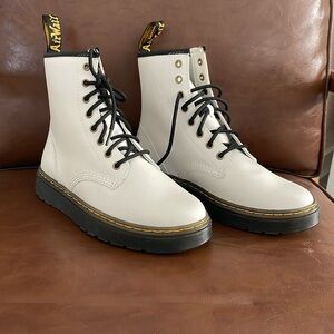 NWOT Doc Martin boots